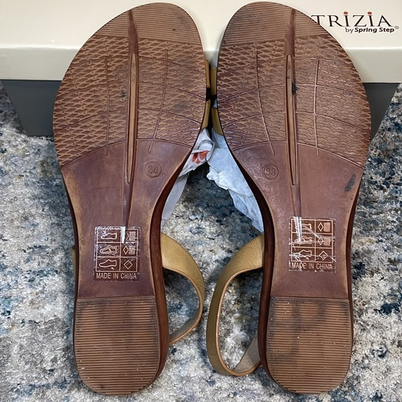 Patrizia by Spring Step Setrells Women’s Flat Sandals Size 38 (US 7.5-8)
Tan - Picture 7 of 13